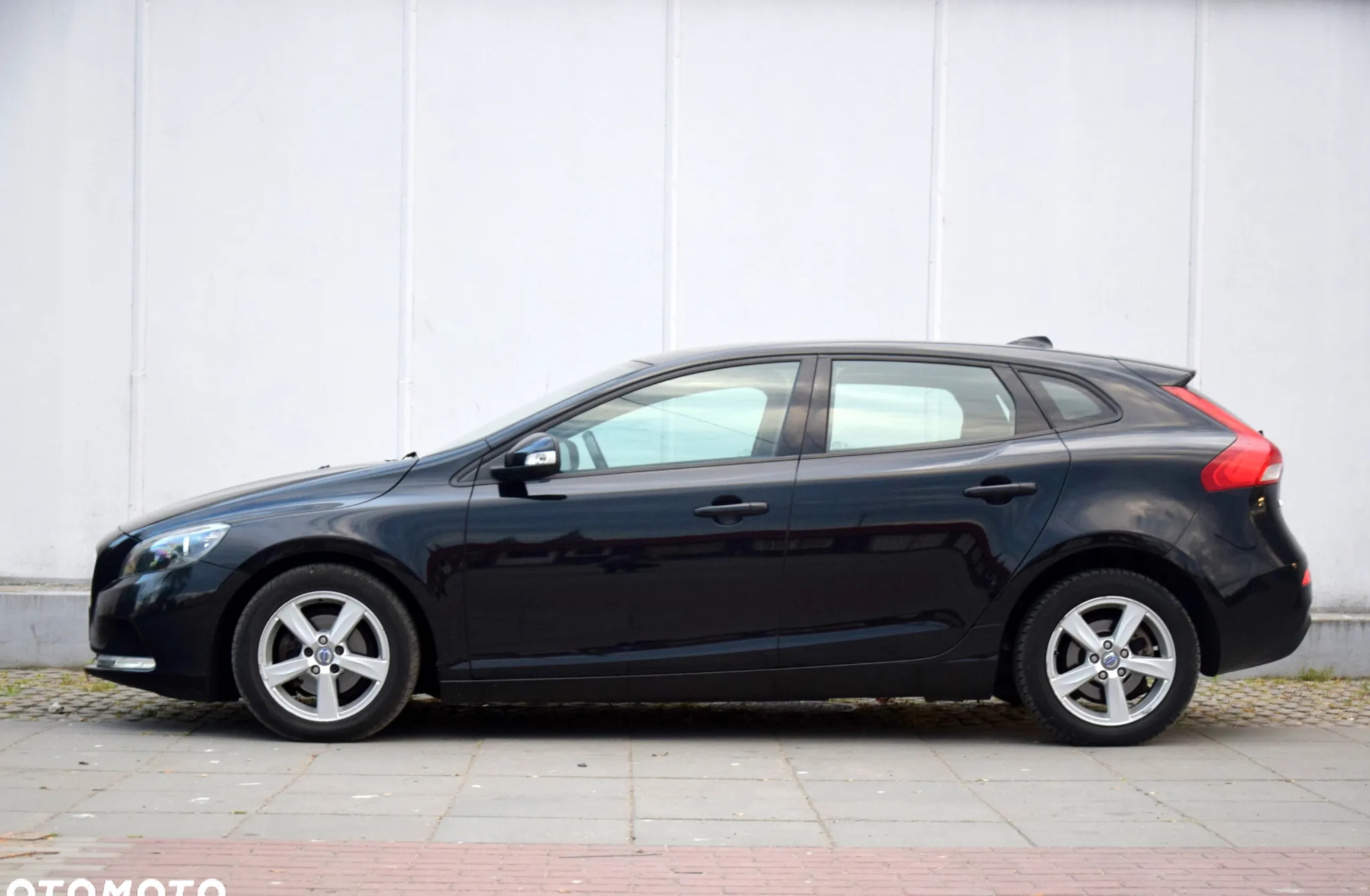 Volvo V40 cena 33700 przebieg: 206430, rok produkcji 2013 z Stryków małe 781